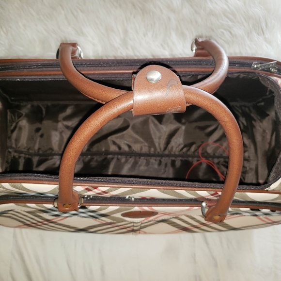 Beautiful Rolling Luggage for Carry-Ons - Picture 5 of 14